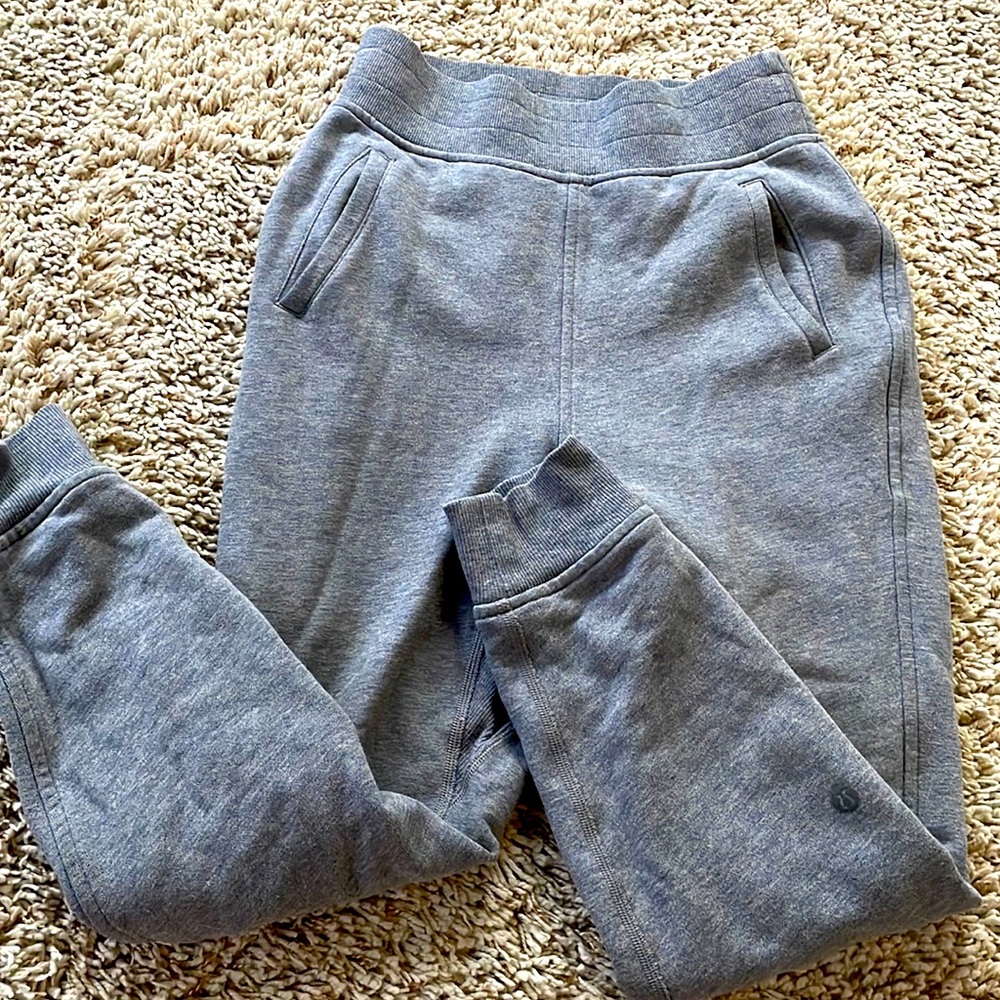 LULULEMON GREY SWEATPANTS SIZE 2